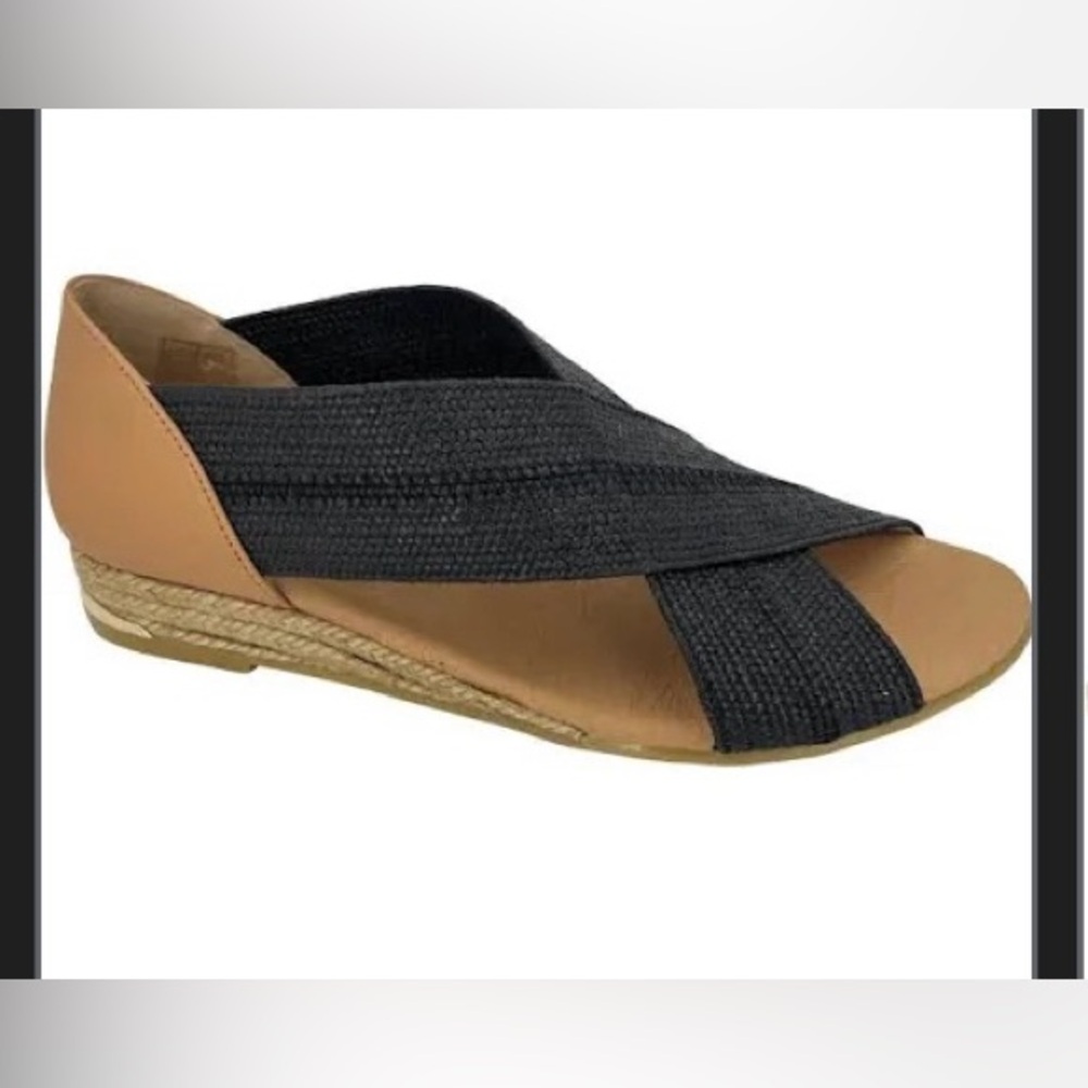 NWOB PINAZ BLACK AND TAN WEDGE SANDALS